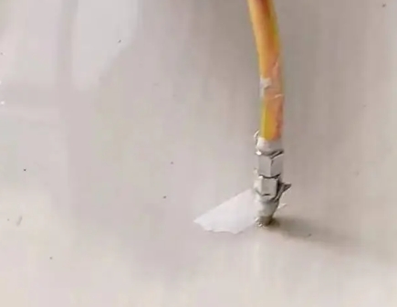 浙江瓷砖空鼓维修公司专业解答在瓷砖铺贴过程中，如果使用的砂料过粗（如全部使用了粗砂），可能会导致以下问题